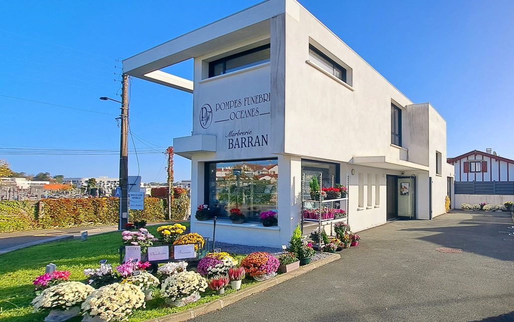 Façade de la Marbrerie Barran à Biarritz, spécialiste des monuments et articles funéraires